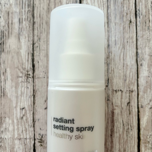 Neutrogena Healthy Skin Radiant Setting Face Spray Peptides 3.4 oz NEW - Picture 2 of 7